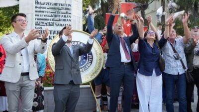 Bu yıl 36'ncısı düzenlenen Uluslararası Altın Karagöz Halk Dansları Yarışması,