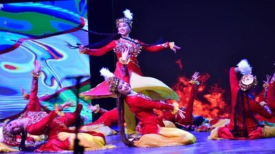 Bu yıl 36’ncısı düzenlenen Uluslararası Altın Karagöz Halk Dansları Yarışması’nda