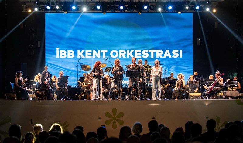 İstanbul Büyükşehir Belediyesi Kent Orkestrası, unutulmaz aranjmanlar ve Türkçe 90’lar