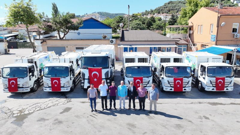 Mudanya Belediyesi yaz aylarının gelmesiyle birlikte temizlik hizmetlerini daha hızlı