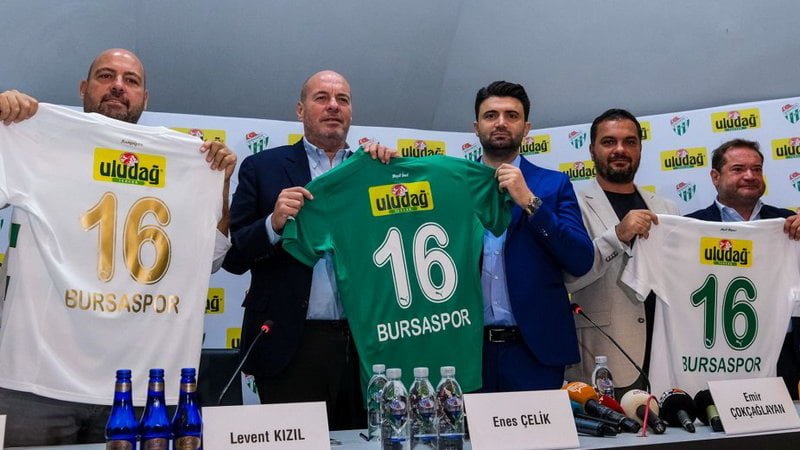 Bursaspor'un  2024-2025 sezonu forma sırt sponsoru Uludağ İçecek oldu.