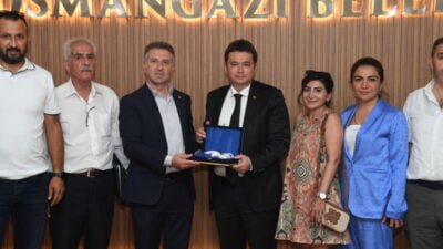 Osmangazi Belediye Başkanı Erkan Aydın, kendisini ziyarete gelen Cumhuriyet Halk