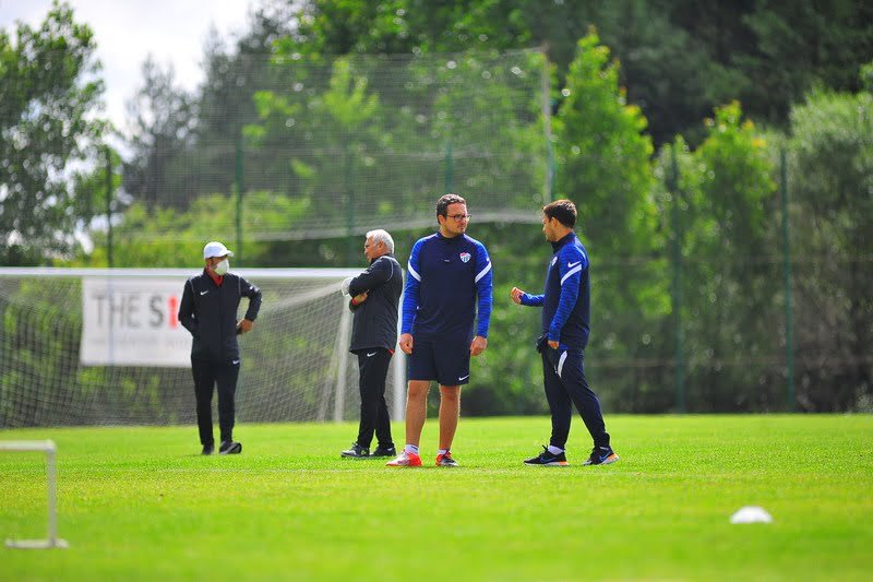 Arjantinli teknik adam, Bursaspor’da birlikte görev yapacağı ekibini açıkladı…