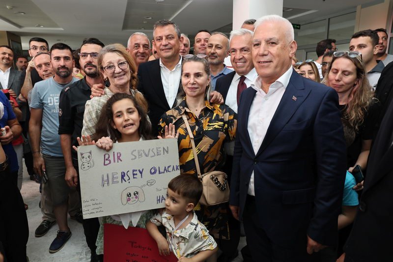 Cumhuriyet Halk Partisi Genel Başkanı Özgür Özel, Nilüfer Belediyesi’ni ziyaret