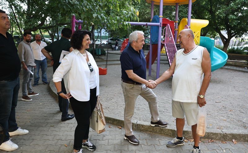 Nilüfer Belediye Başkanı Şadi Özdemir, Nilüfer’in parklarını gezdi. Mevcut parklardaki