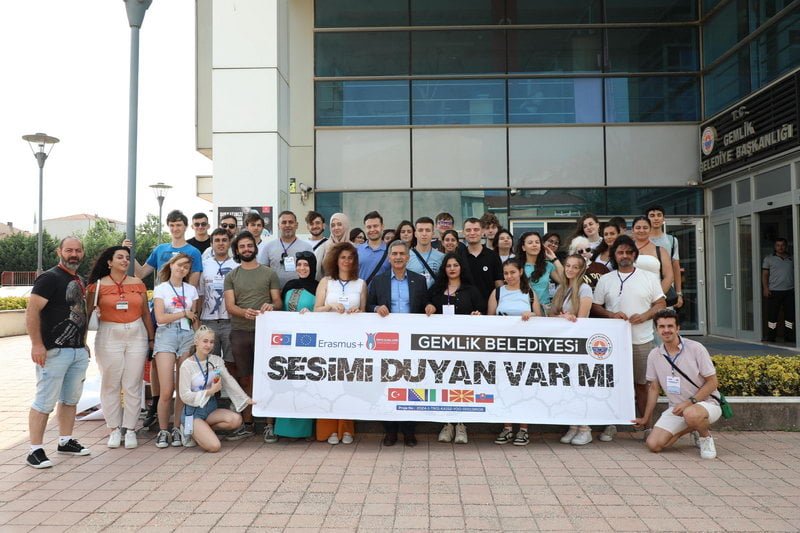 "SESİMİ DUYAN VAR MI" Erasmus Projesi katılımcılarından Gemlik Belediye Başkanı