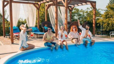 Yazın serinlemek için girilen deniz ve havuzlar sağlık açısından ne