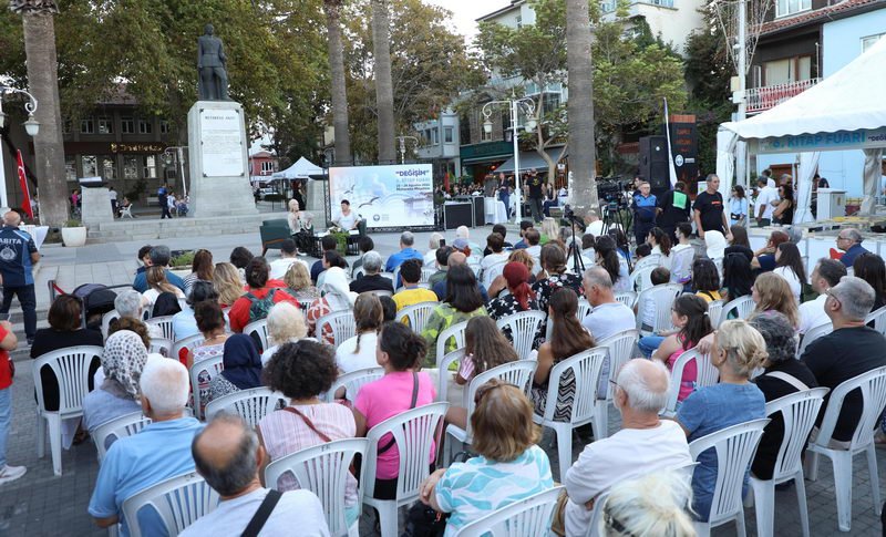 6.Mudanya Kitap Fuarı’nın ikinci gününde, sevilen yazarlar Ayşe Kulin ve