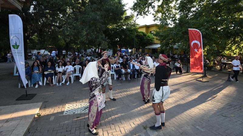 Köyümüzde Şenlik Var projesi ile ilçenin kırsal mahallelerini müzik, dans