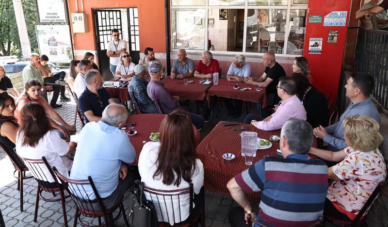 Nilüfer Belediye Başkanı Şadi Özdemir, ziyaret ettiği Ayvaköy’de, mahalle sakinlerine 