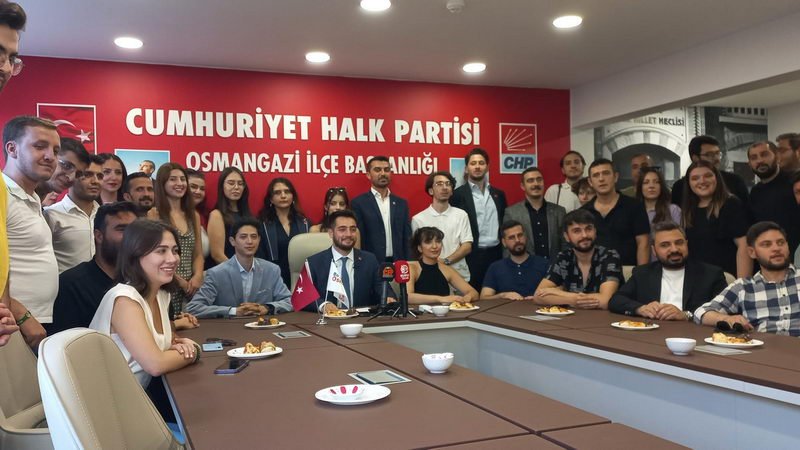 Gençlik sorunlarına çözüm odaklı projelerini açıklayarak CHP Osmangazi İlçe Gençlik