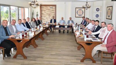 Bursa’daki 17 belediye başkanıyla bir araya gelen Bursa Büyükşehir Belediye