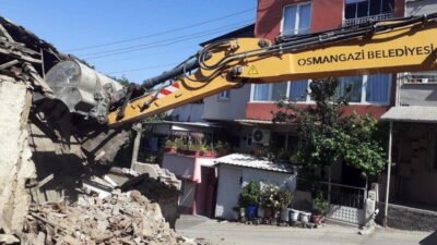 Osmangazi Belediyesi, Hamitler Mahallesi’nde madde bağımlıları tarafından kullanıldığı belirlenen metruk