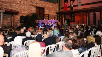 Türk Sanat Müziği’nin önemli bestekarlarının eserlerini geleneksel fasıl yorumuyla icra