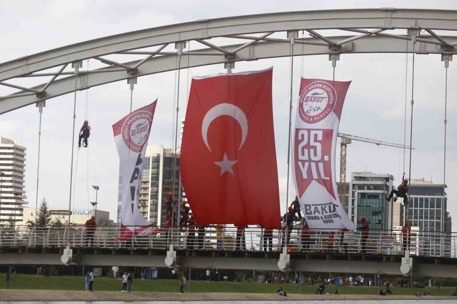 BURSA ARAMA KURTARMA DERNEĞİ (BAKUT) KURULUŞUNUN 25. YILINI KÖPRÜ ÜZERİNDE