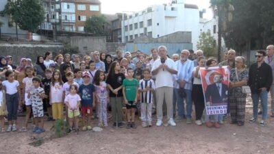 Bursa’nın Çekirge Mahallesi’nde yaşayan veliler, geçtiğimiz yıl yıkılan 1. Murad