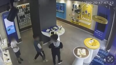 Bursa’da 195 bin lira değerindeki 3 telefonu saniyeler içinde çalan