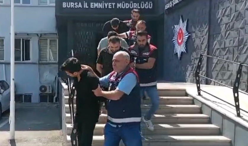 İSTANBUL'DA KALDIKLARI EVDE SAHTE ÇAĞRI MERKEZİ VE SAHTE İNTERNET SİTELERİ
