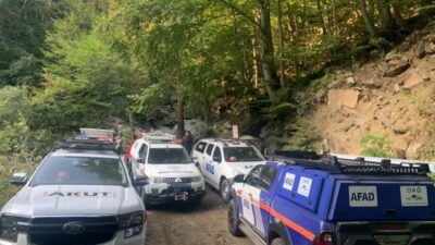 BURSA'DA DEREYE BALIK TUTMAK İÇİN GELEN 3 ARKADAŞ HAVANIN KARARMASIYLA