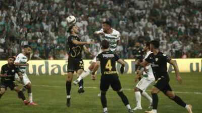 Bursaspor, ligde oynadığı 5 maç sonunda Türkiye çapında tarihi bir