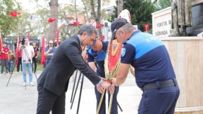Gemlik Belediye Başkanı Şükrü Deviren ve protokol, törenin ardından Gemlik’in