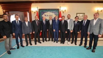 BURSA GAZETECİLER CEMİYETİ BAŞKANI NURİ KOLAYLI VE BGC YÖNETİM KURULU