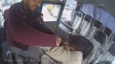 BURSA'DA BABASINA YUMRUK ATAN VE İTEKLEYEN HUSUMETLİSİNE MİNİBÜSTE KURŞUN YAĞDIRARAK