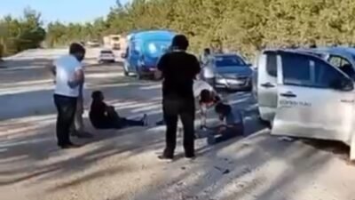 BURSA’DA İKİ OTOMOBİL KAFA KAFAYA ÇARPTI : 6 YARALI