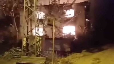 BURSA'NIN KESTEL İLÇESİNDE İKİ KATLI BİNADA ÇIKAN YANGIN, İTFAİYE EKİPLERİ