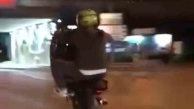 BURSA'DA MOTOSİKLET SÜRÜCÜLERİNİN TEHLİKELİ YOLCULUKLARI KAMERADA