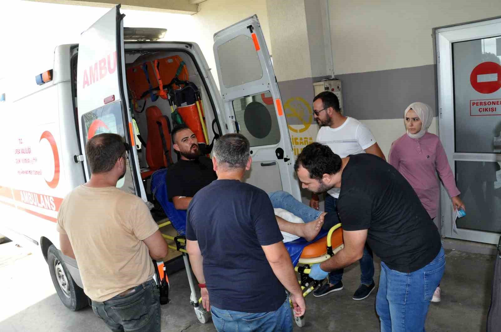 BURSA’NIN KARACABEY İLÇESİNDE POLİSTEN KAÇAN ŞÜPHELİ SİLAHINI ATEŞLEDİ. BİR POLİS
