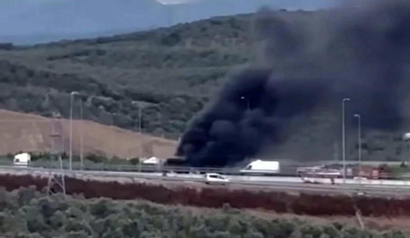 BURSA'DA TIR ALEVLERE TESLİM OLDU