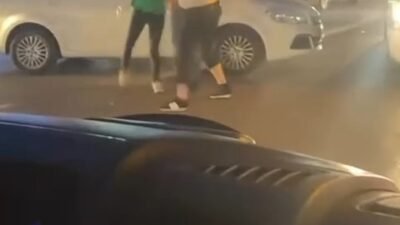 BURSA'DA SÜRÜCÜLER ARASINDA ÇIKAN 'YOL VERME' KAVGASI MEYDAN MUHAREBESİNE DÖNDÜ.