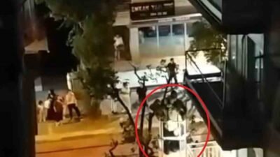 BURSA'DA KÖTÜ KOKULAR ÜZERİNE EVE GİREN EKİPLER, DOKTOR MURAT TUZCU'YU