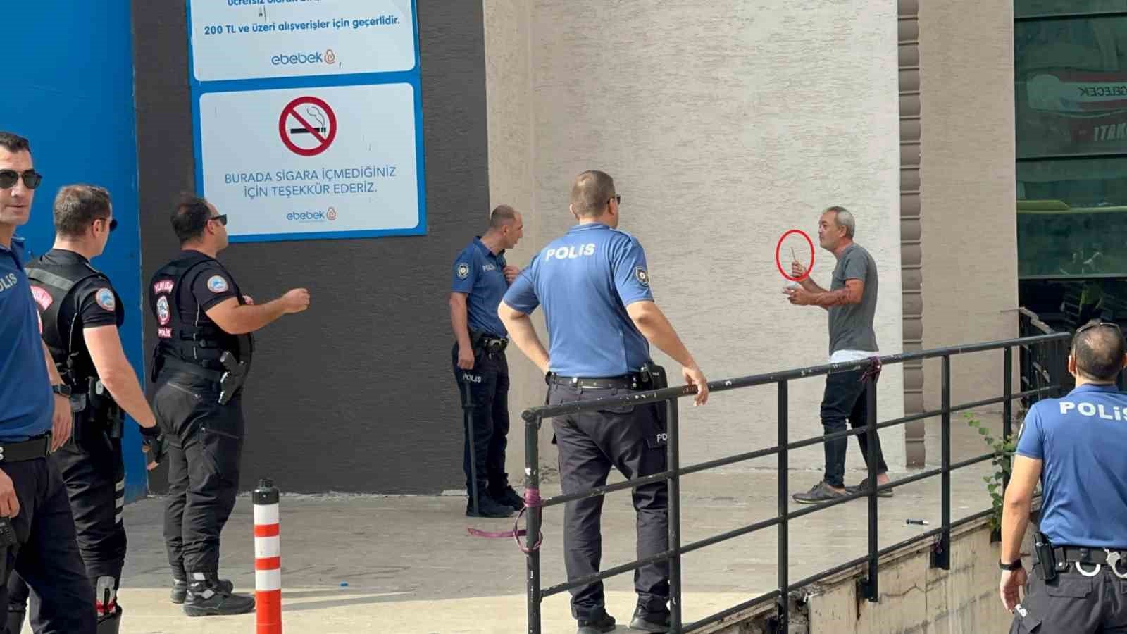 BURSA'DA ELİNE ALDIĞI BIÇAK İLE KENDİNİ KESEN VE ZAMAN ZAMAN