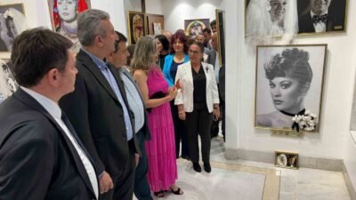 Bursa’da sanatçı Belgin Ersavaş’ın “Nostalji” isimli sergisi Tayyare Kültür Merkezi’nde