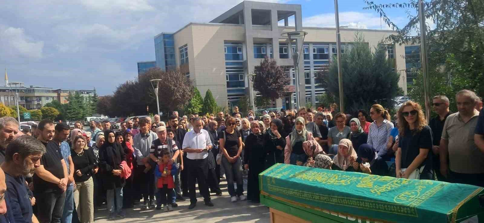Bursa’nın İnegöl Devlet Hastanesi Çocuk Hastalıkları Uzmanı İnci Güçtürk (43),