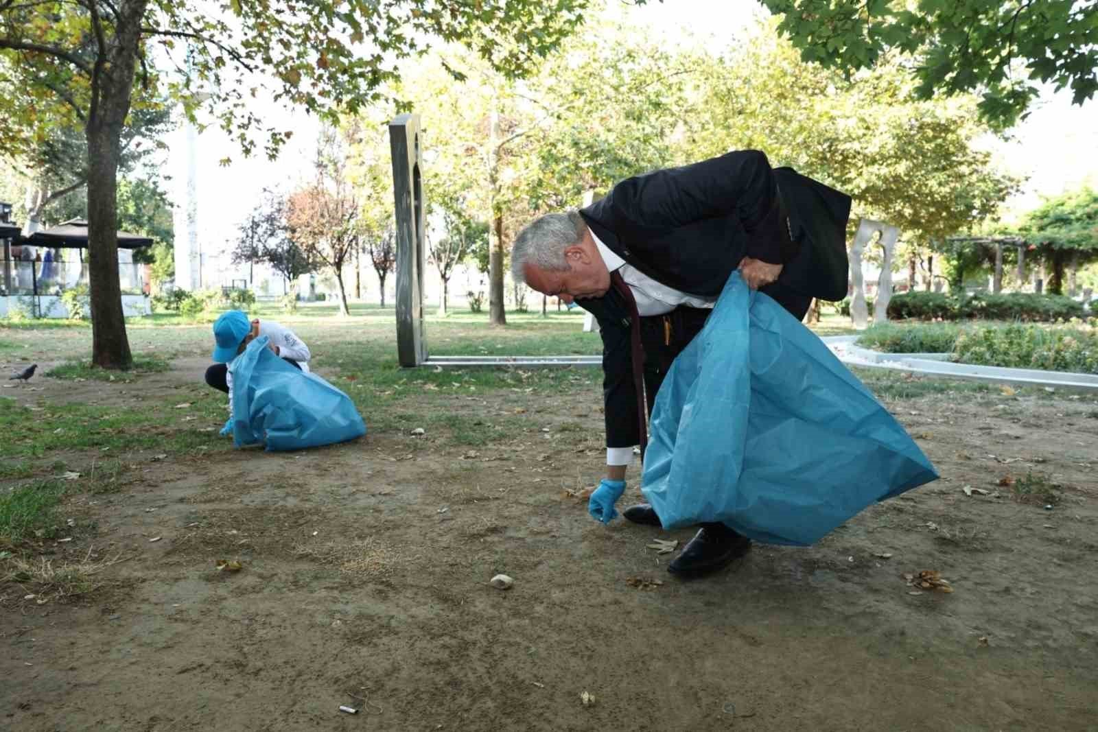 NİLÜFER BELEDİYE BAŞKANI ŞADİ ÖZDEMİR, DÜNYA TEMİZLİK GÜNÜ DOLAYISIYLA ÖĞRENCİLERLE