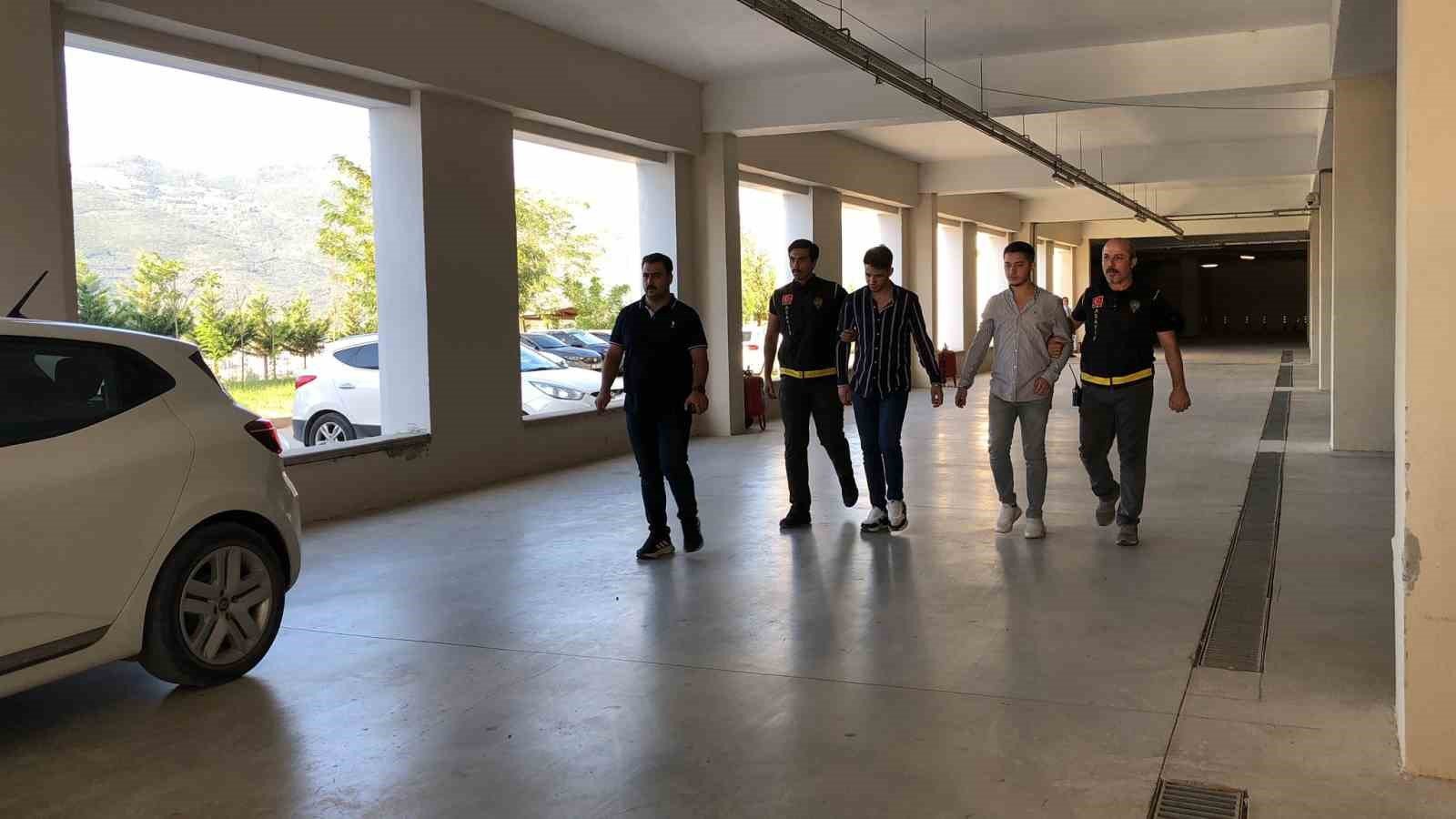 BURSA'NIN GEMLİK İLÇESİNDE SİLAHLA 25 YAŞINDAKİ GENCİN ÖLÜMÜNE SEBEP OLAN