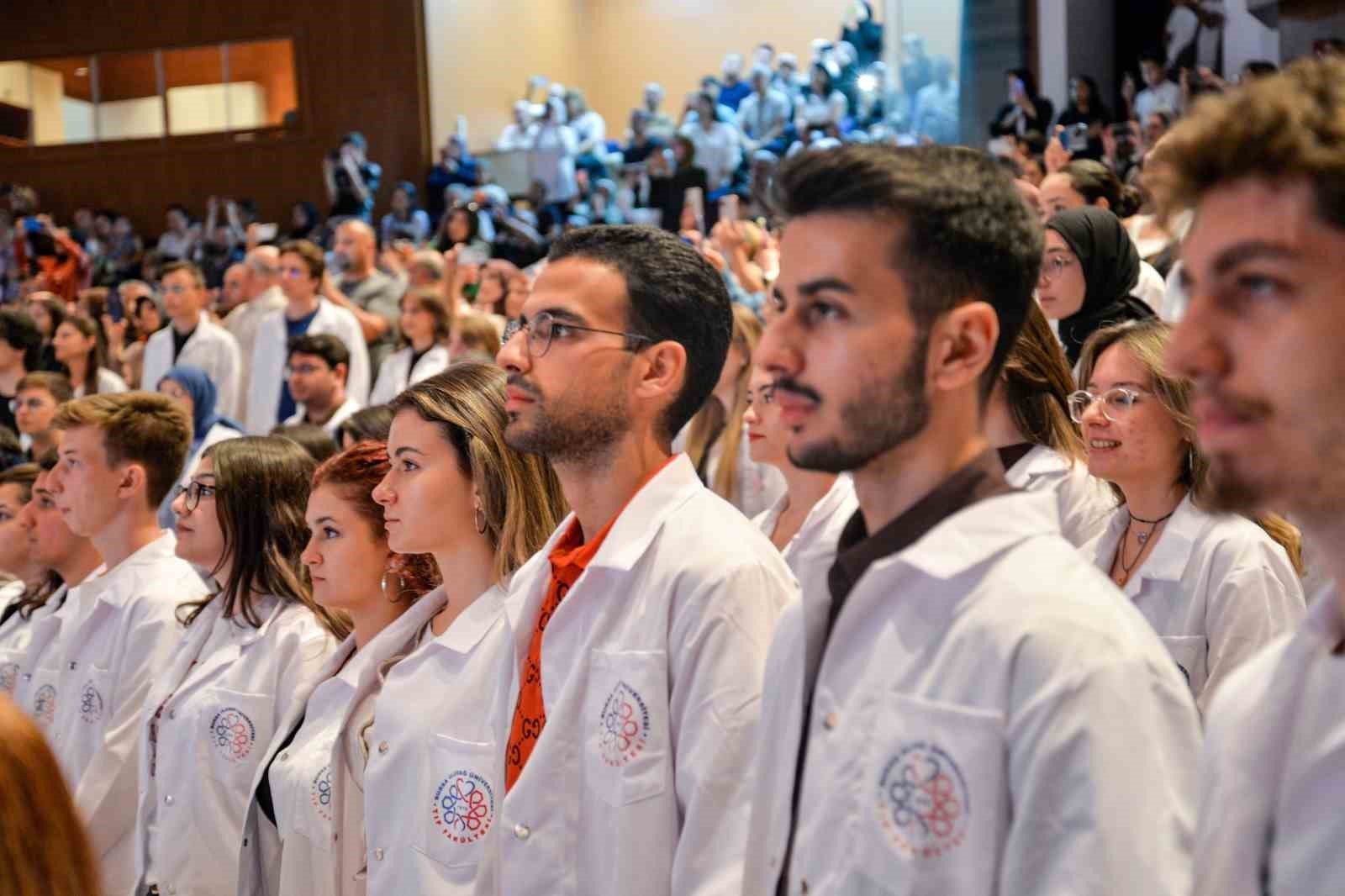 Bursa Uludağ Üniversitesi (BUÜ) Tıp Fakültesi’ne bu yıl başlayan öğrenciler,