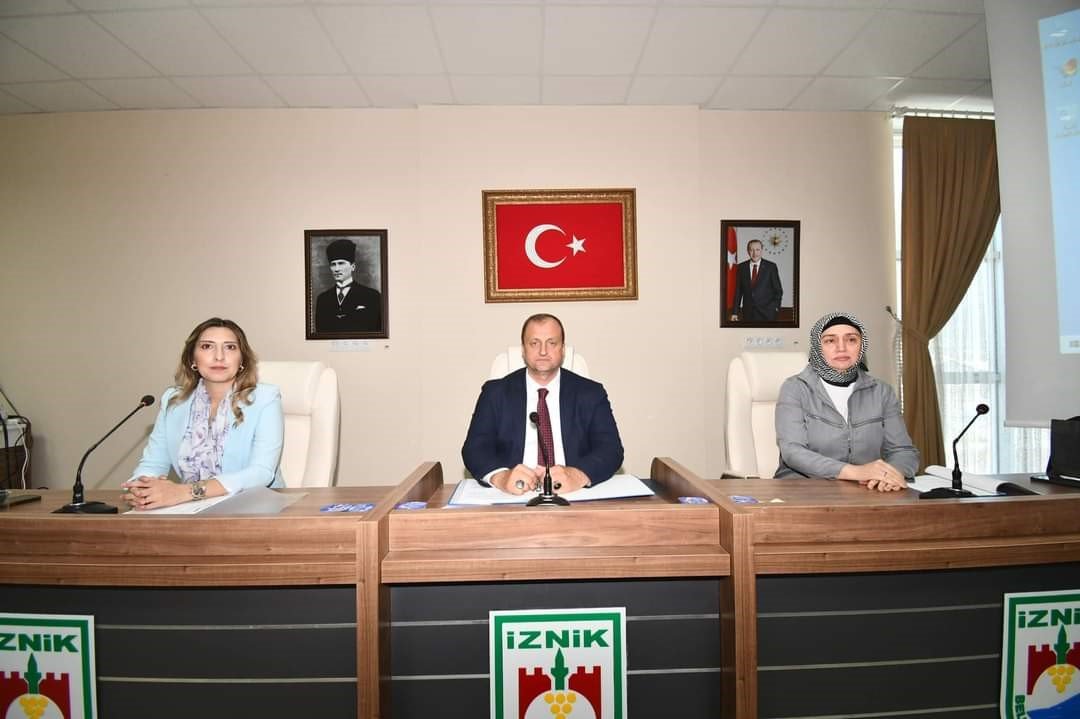 İznik Gölü’nde yaşanan su seviyesindeki tehlikeli düşüş, İznik Belediyesi’nin ev