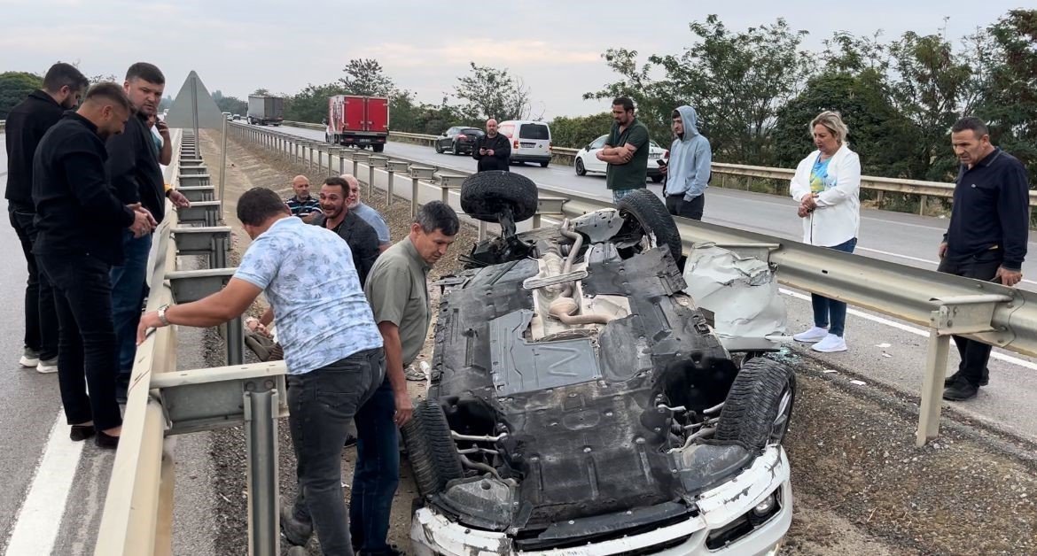 Kadın sürücü, takla atan araçtan yaralı kurtuldu