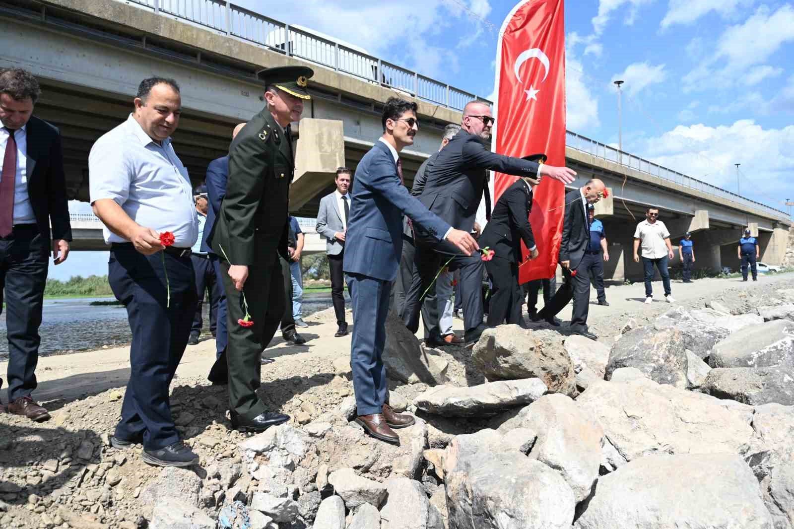 KARACABEY’İN DÜŞMAN İŞGALİNDEN KURTULUŞUNUN 102. YILI İLÇEDE ÇEŞİTLİ ETKİNLİKLERLE GERÇEKLEŞTİ.
