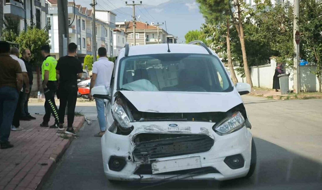 BURSA'NIN İNEGÖL İLÇESİNDE HAFİF TİCARİ ARAÇ İLE OKUL SERVİSİNİN ÇARPIŞTIĞI