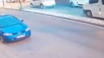 PARK HALİNDEKİ ARACA ÇARPTI, HİÇBİR ŞEY OLAMAMIŞ GİBİ BÖYLE KAÇTI