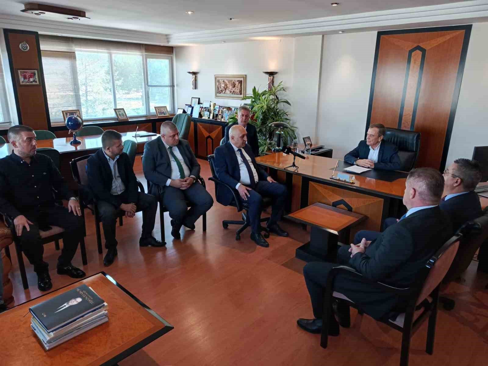 Son 3 yılda yaptığı 6 erken seçim ile İsrail’i bile