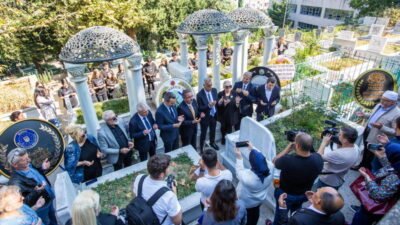 Türkiye’nin ‘Sanat Güneşi’ Zeki Müren, vefatının 28’inci yıl dönümünde Bursa
