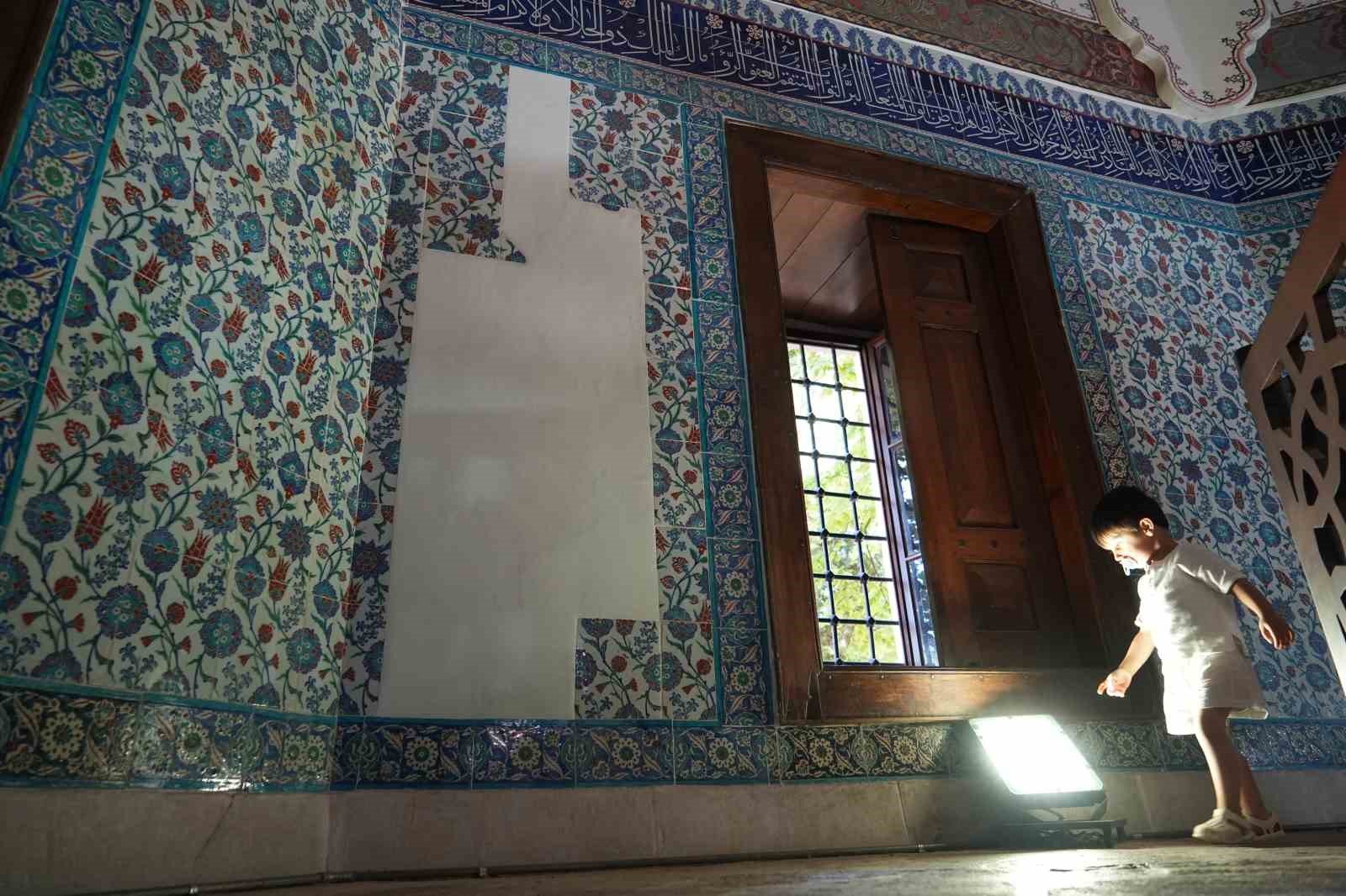 Bursa’da Muradiye Külliyesi’ndeki Kanun Sultan Süleyman’ın oğlu Şehzade Mustafa’ya ait