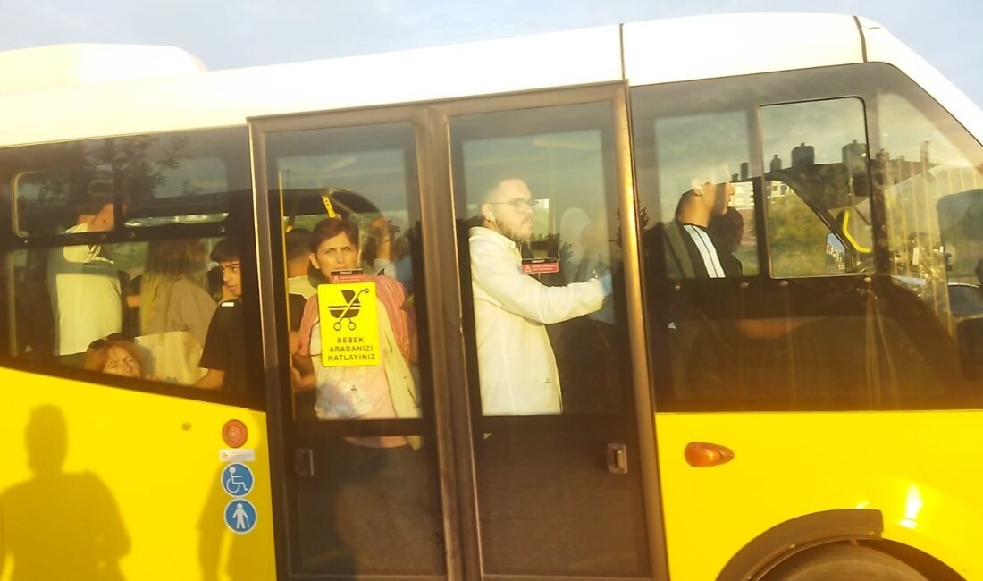 30 AĞUSTOS ZAFER MAHALLESİ’NDE OKULLARIN AÇILMASIYLA HİZMETE GİREN MİNİBÜS TİPİ