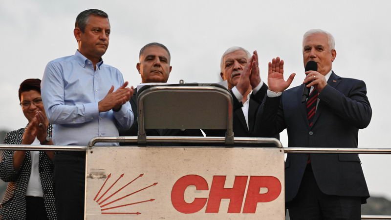 CHP Genel Başkanı Özgür Özel ile birlikte Hatay’ın Defne ilçesine